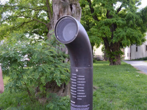 VIDEO: Olomoucký poeziomat pokřtěn! U Dómu bude znít Jiří Wolker i Ivan Blatný