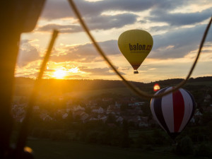 FOTOREPORT: První let balónem aneb vzhůru do oblak a korun stromů
