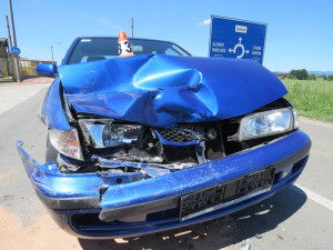 Dvě auta se srazila, jeden z řidičů nedal přednost v jízdě