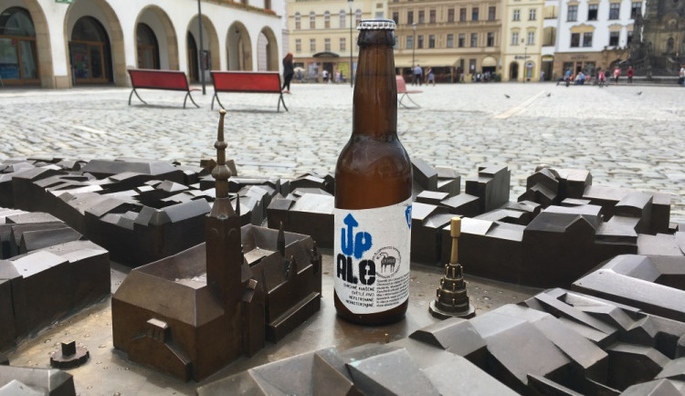Univerzita Palackého představila své vlastní pivo – UP Ale Original