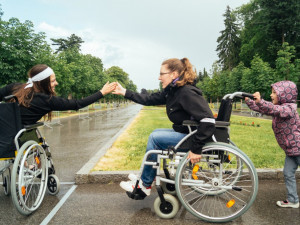 Jaké to je, ovládat invalidní vozík? Přijďte si to vyzkoušet na Olomouckou štafetu na vozíku