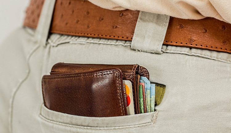 Glosa: Nenechávejte peněženky ležet v hospodě, nevyplácí se to!