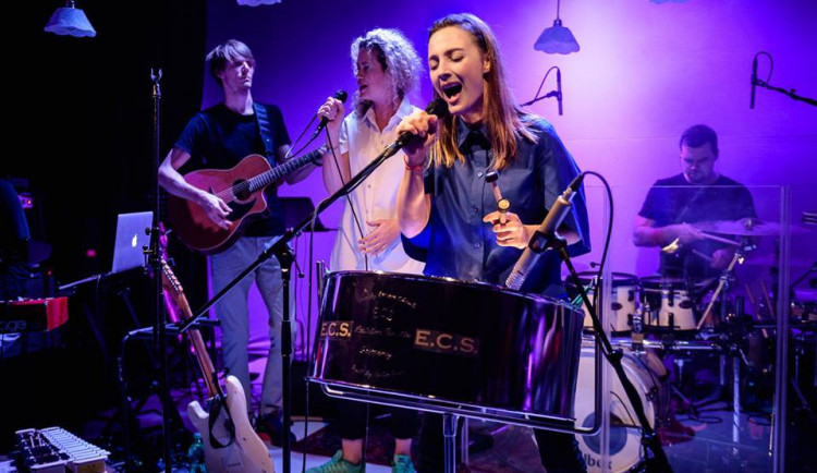 Během Olomouckých kulturních prázdnin vystoupí nafrněná Bára Poláková i bluesman Walter Trout