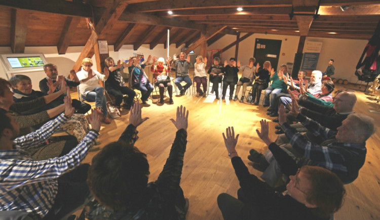 Pevnost poznání připravila program pro seniory, v červenci proběhnou i ukázkové lekce zdarma