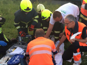AKTUALIZOVÁNO: Bilance nehody u Horní Loděnice - jeden mrtvý a čtyři těžce zranění