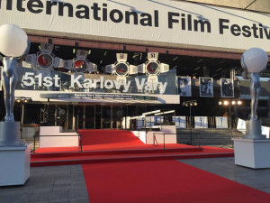Drbna na výletě: Filmy, alkohol a nedostatek spánku, hlavní znaky karlovarského filmového festivalu