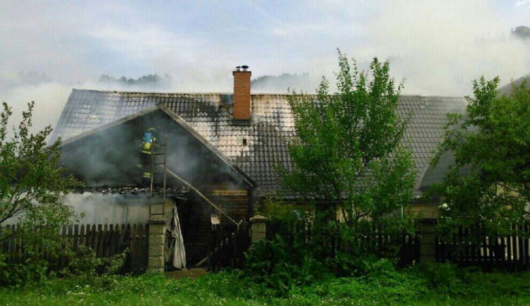 Hořící dům v Bělé pod Pradědem