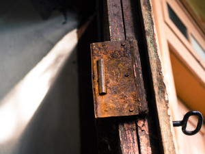 Zloděj si z rozestavěného domu odnesl nářadí za padesát tisíc korun