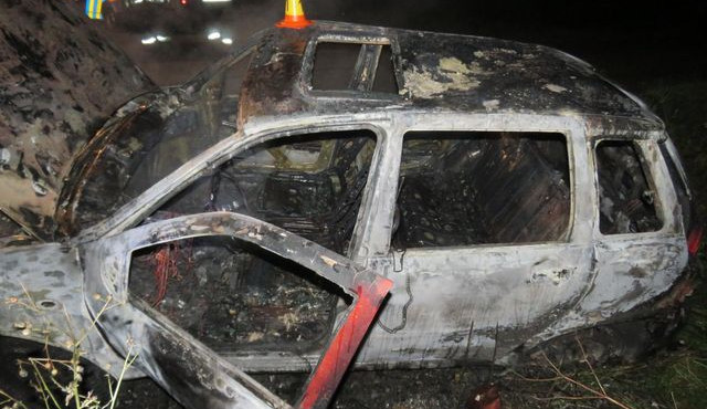 Opilý řidič havaroval se svým vozidlem u Bohuňovic, auto po nehodě zcela shořelo