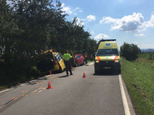 Při tragické dopravní nehodě osobáku s dodávkou přišla o život seniorka