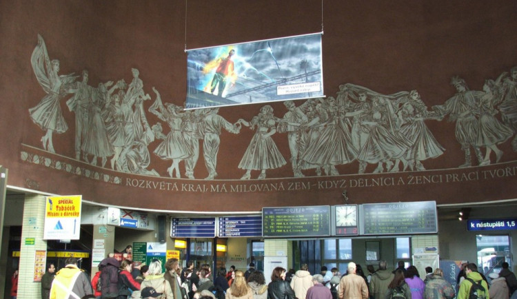 Olomoucké vlakové nádraží v úterý oživí promítání filmu ZOO a stand-up show