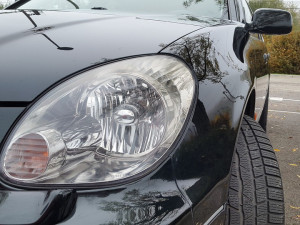 Houbaři byli v lese na houbách. Když se vrátili ke svým autům, byla vykradená