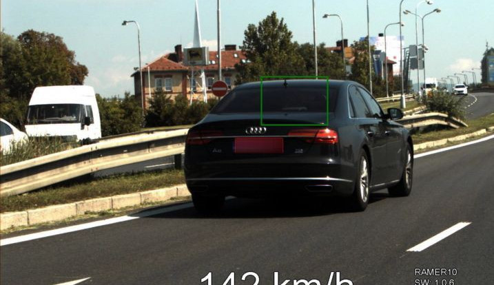 Řidič se se svým vozem Audi řítil po obchvatu skoro 150 km/h, zastavila ho policie