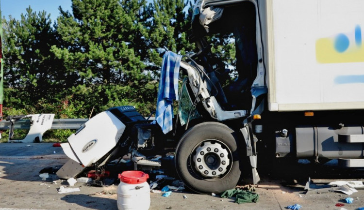Snižovat počet mrtvých v důsledku nehod nákladních vozidel se nedaří