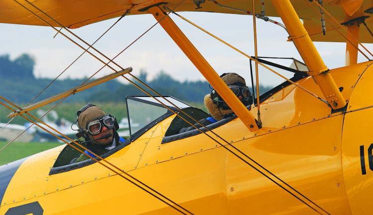 Víkend přichází. Těšit se můžete na letecký den, festival v podhradí i ledové osvěžení