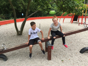 Akce Pomáháme hrou přispěje na výstavbu oddělení intenzívní péče pro děti. Byli jsme u tvorby klipu