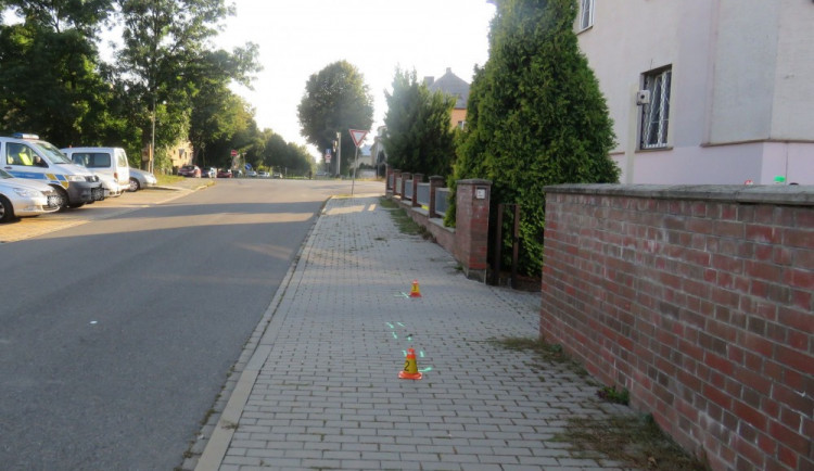 Policie se snaží objasnit nehodu sraženého cyklisty, který hned po nehodě ujel. Hledá jeho nebo případné svědky