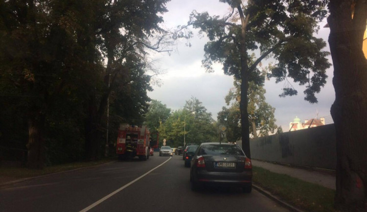 Dopravní nehoda v ulici pod Dómem zbrzdila ranní dopravu v Olomouci
