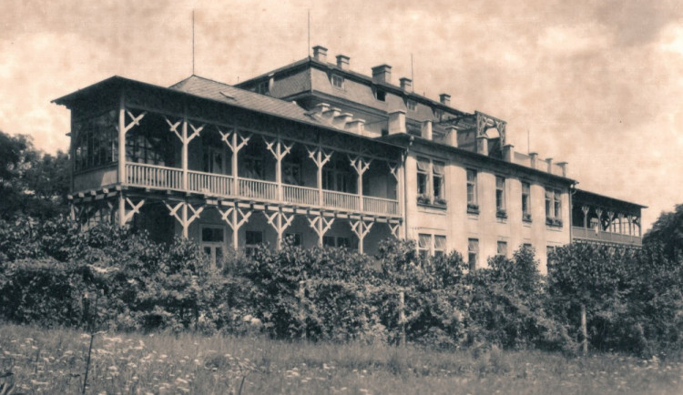 Fakultní nemocnice oslaví 120 let fungování ve velkém stylu. Přijďte dnes na Horní náměstí