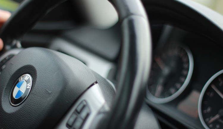 Jsou, nebo nejsou noví řidiči dostatečně připraveni na samostatnou praxi?