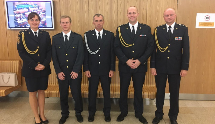 Profesionální i dobrovolní hasiči z Olomouckého kraje obdrželi medaile za zásluhy