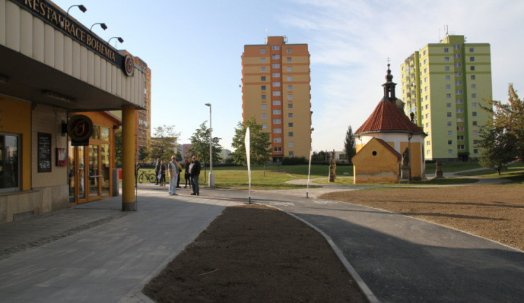 Skrze sídliště na Nových Sadech se vine nová cyklostezka, měří téměř 400 metrů