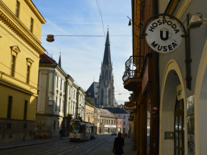 Komentář: Dvě rozdílné tváře Olomouce - školní a prázdninová verze města
