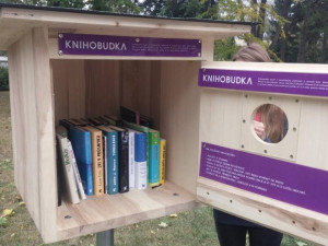 Prostějov má svoji první dřevěnou knihobudku, slouží k bezplatné výměně knih