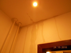 Žena na Kaštanové ulici vytopila byt sousedky, bydlící pod ní. Vzala si totiž léky a usnula