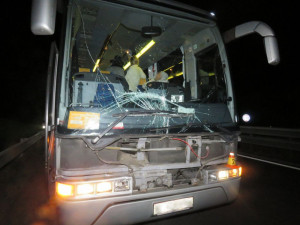 AKTUALIZOVÁNO: Na dálnici směrem na Vyškov se stala nehoda autobusu a dvou dodávek