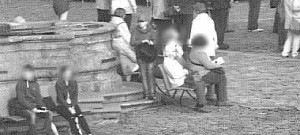 VIDEO: Policie zjišťuje totožnost zlodějky z Horního náměstí. S prosbou o pomoc se obrací i na veřejnost