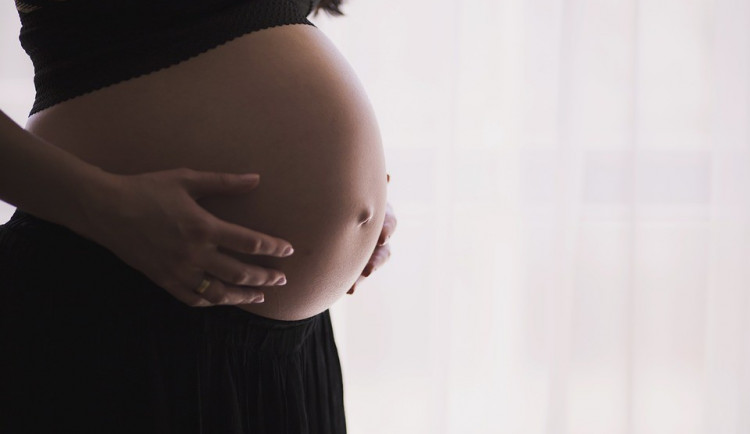 Čtyři těhotné ženy zůstaly zamčené ve fotografickém ateliéru na Riegrově ulici