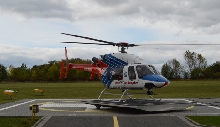 Záchranářský vrtulník smí dál přistávat na heliportu, vedení kraje se dohodlo s firmou Gemo