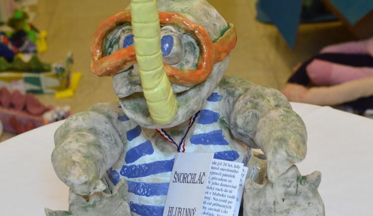 Dlouhé stráně slaví 20. výročí. Děti jim k této příležitosti vyrobily přes 1500 živočichů
