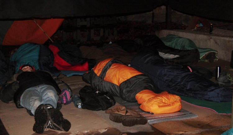 Jaké to je, přečkat noc venku jako bezdomovec? Už ve čtvrtek si to můžete vykoušet v areálu letního kina