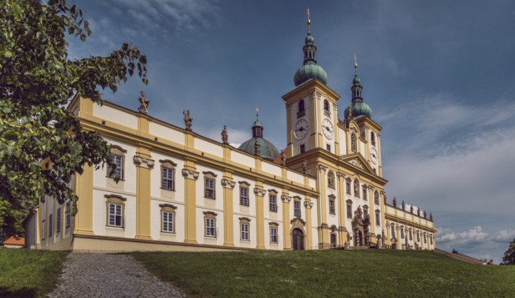 Problematické parkování na Sv. Kopečku by měl zlepšit systém řízení dopravy za sedm milionů korun