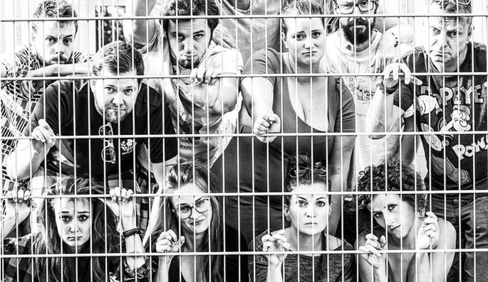 Divadlo Tramtarie nafotilo kalendář na podporu olomouckého psího útulku