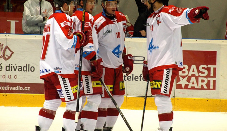 Zlínu ani noví trenéři nepomohli, Kohouti ho vyprovodili z domácího ledu 3:1