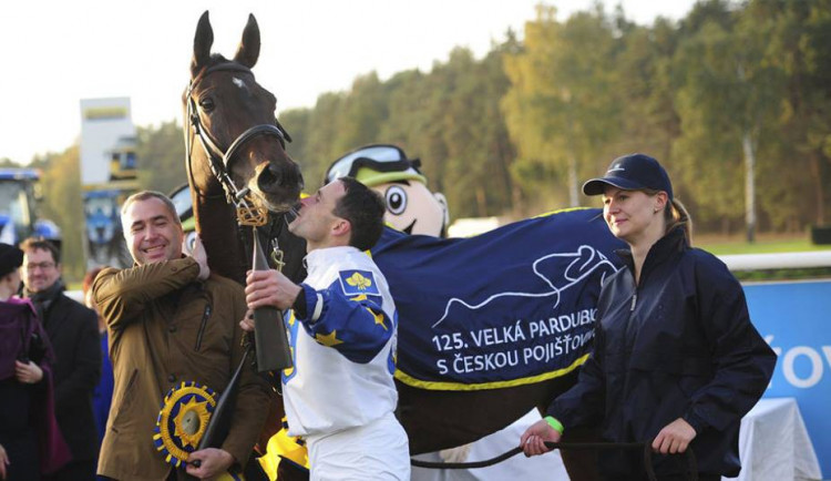Podle majitele Nikase byly zakázané látky v krmivu. Troubelickou hospodářskou žaluje o náhradu škody