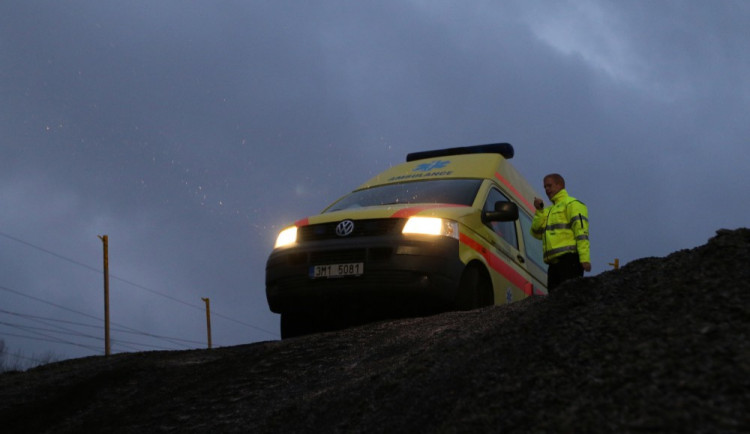 VIDEO: Řidiči sanitních vozů trénovali jejich řízení za ztížených podmínek