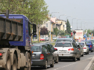 Konec těžkým náklaďákům v centru města, od poloviny prosince do něj budou mít zakázaný vjezd