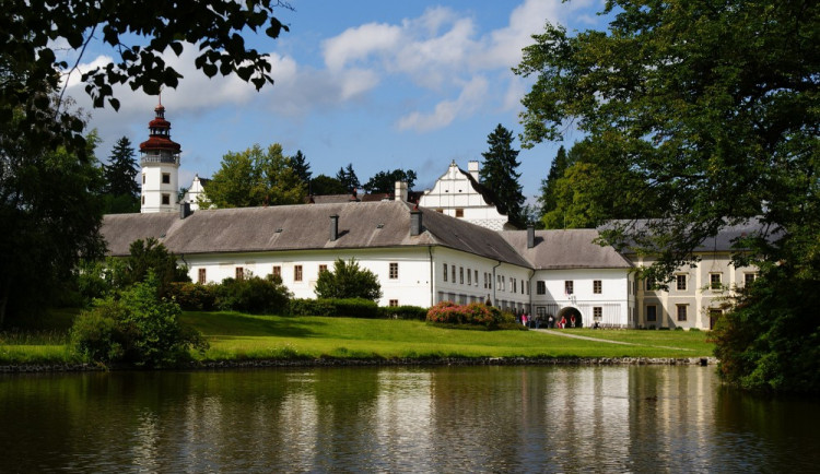 Jedenáctiletá oprava letohrádku na zámku ve Velkých Losinách je u konce