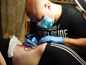Reportáž na vlastní kůži v Nibbler Art & Tattoo Studio: Tetování je jen napořád