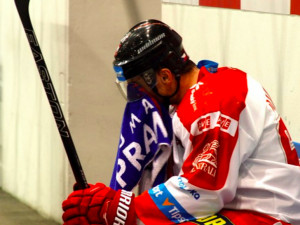 Ostudná první třetina položila Kohouty v duelu s Pardubicemi na lopatky, doma prohráli 2:4