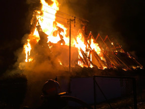 VIDEO: V Hanušovicích hořela chata, požár likvidovaly čtyři jednotky hasičů