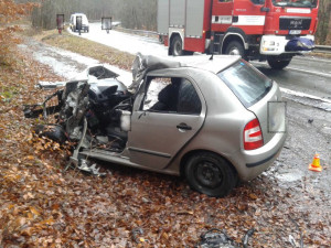Na dálnici u Velkého Újezdu se střetlo auto s náklaďákem, řidič osobáku nehodu nepřežil