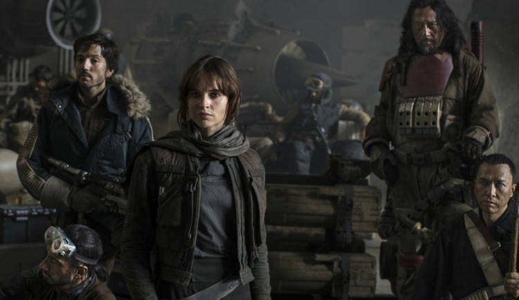 RECENZE: Je Rogue One plnohodnotný film hodný Star Wars univerza, nebo jen zbytečný krok stranou?