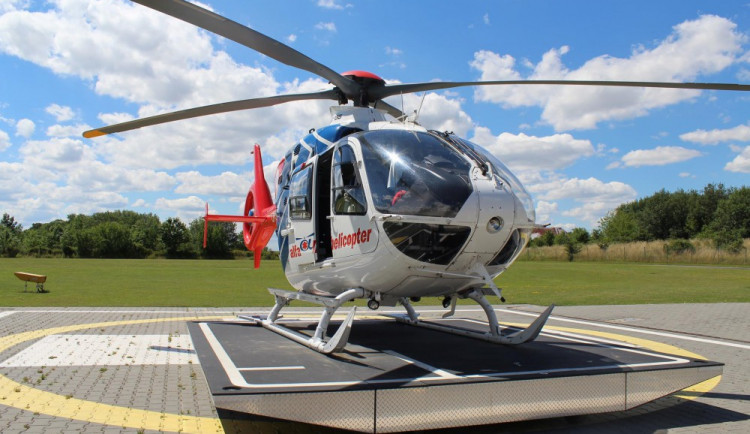 V Ústíně na Olomoucku zavalil betonový panel dělníka. Muž utrpěl mnohačetné zlomeniny stehenní kosti