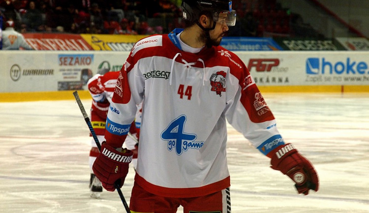 Třinec včera vyhrál v Olomouci 3:2, díky tomu se Oceláři udrželi v čele extraligy