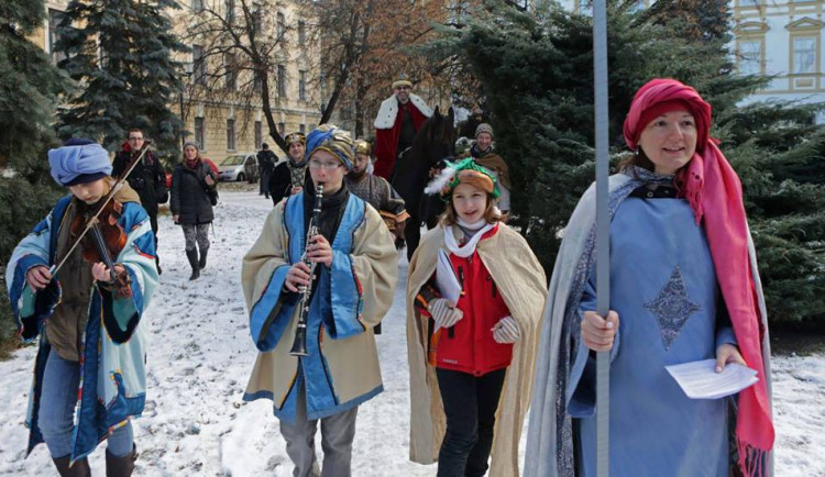 V pátek vyrazí na významné městské a krajské instituce Kašpar, Melichar a Baltazar